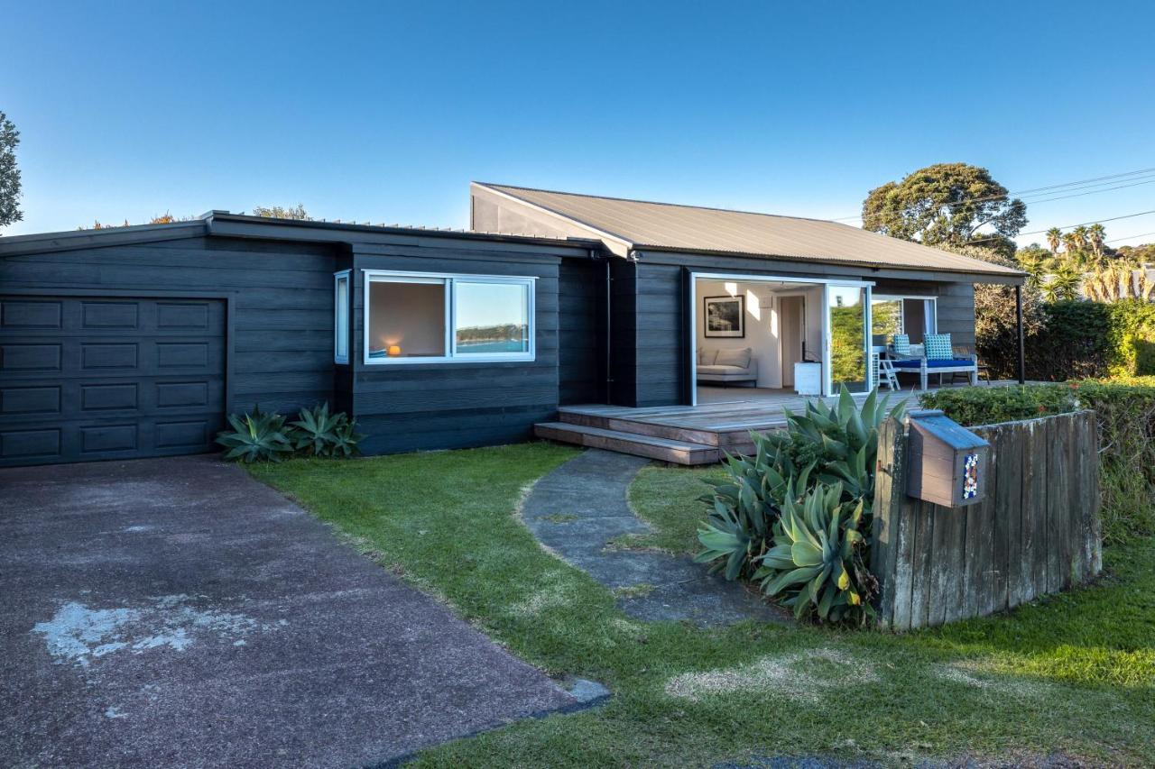 Driftwood Beach House With Spa Pool - Absolute Beachfront! Blackpool Exterior photo